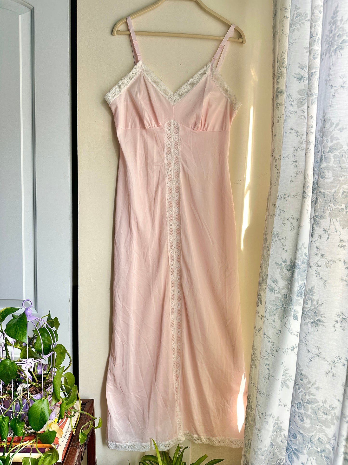 Vintage Soft Pink Lace Trim Gown - M